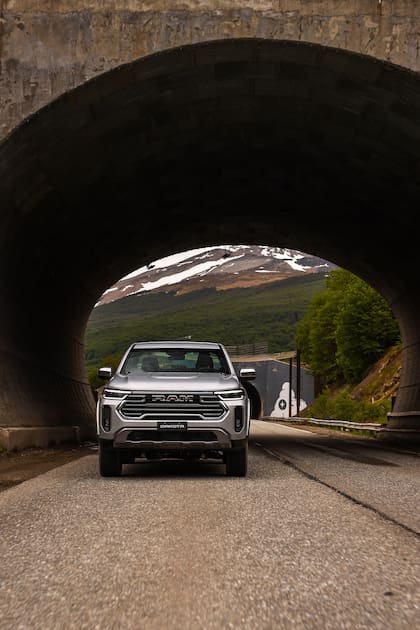 Nueva RAM Dakota en las rutas fueguinas.