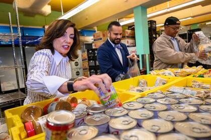 Nueva York brinda apoyo a las familias durante esta temporada navideña con una asignación adicional de los cheques FreshConnect