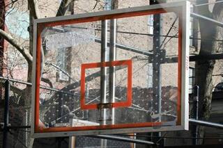 Coronavirus: retiraron todos los aros para jugar al básquetbol en Nueva York