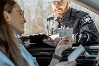 La regla para registrar un auto y qué documentos les piden a los inmigrantes