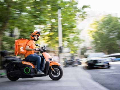 Nueva York se posiciona como pionera al regular salarios en las aplicaciones de comestibles