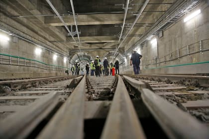 Además, se mejorará la frecuencia entre trenes de la línea, cuya frecuencia actual es de 5 minutos: para los primeros días de junio se espera que la frecuencia sea de 4 minutos y medio, y para finales de 2019 de 3 minutos y medio