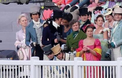 Nuevas fotos del set de rodaje muestran a Jonathan Bailey, quien retoma su papel de Anthony Bridgerton, y su nueva coprotagonista Simone Ashley, en la piel de Kate Sharma
