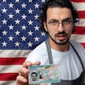 Entró en vigor hoy: cosmetólogos, barberos y contadores indocumentados ya no pueden renovar su licencia