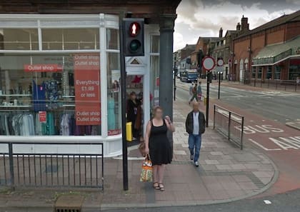 Nueve años después, fue fotografiada exactamente en el mismo lugar (Imagen: Noticias Kennedy/Google Maps)