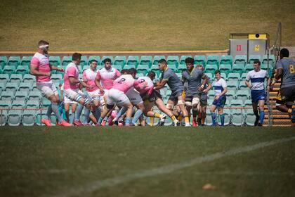 Nueve tries y 41 jugadores concretaron la victoria por 57-24