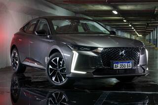 Un mediano premium y una SUV, las últimas presentaciones en el mercado local