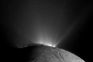 Nuevo estudio deja entrever condiciones favorables para la vida en la luna Encélado de Saturno
