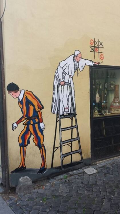 Nuevo grafiti del Papa "pacifista" jugando al ta-te-ti