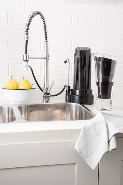 Nuevo purificador DVIGI negro en la cocina: tendencia y sofisticación.