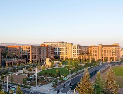 Numerosos residentes participaron en la reunión para apoyar la medida del condado de Santa Clara