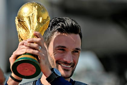 Nunca el mismo capitán fue bicampeón mundial: pudo conseguirlo Maradona en el '90, pero se lo impidió Alemania; pudo lograrlo Lloris en 2022... pero fue el turno de Messi