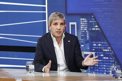 “Nunca en mi vida compré ropa en Argentina”: Luis Caputo habló de los precios de la industria textil