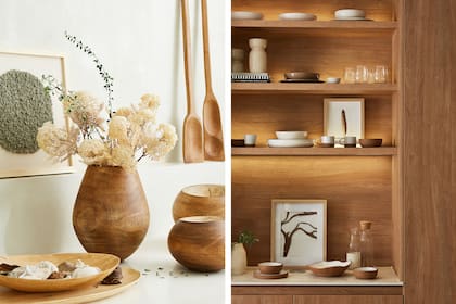 Nunca es mejor momento para los floreros de madera (Dukaan Home). En esta cocina diseñada por Plok Estudio, la vajilla invernal se convierte en un adorno más.