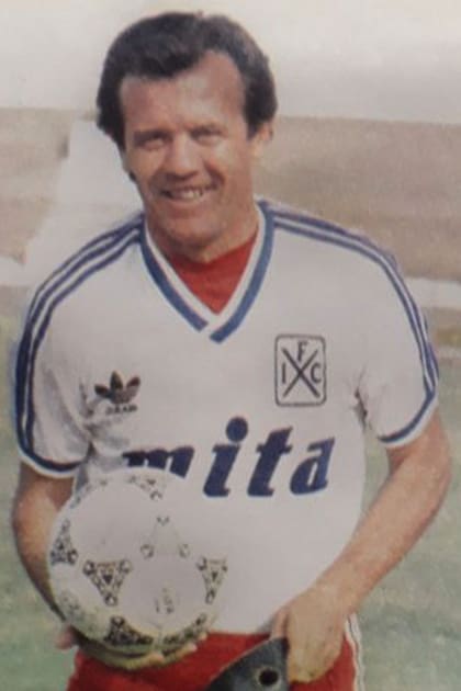 Nunca escatimó al esfuerzo, ni siquiera a las tareas básicas; en Independiente ganó el campeonato 1988/1989.