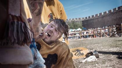 "Nunca estuve tan cansado como después de mis primeros combates en armadura". No tiene nada que ver con el hockey o el rugby", dice un polaco