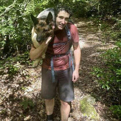 "Nunca había cargado a un perro en mis hombros, fue una experiencia increíble".