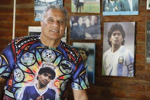 El Negro Enrique siente la “presencia” de Maradona, viaja del 86 al 2022 y revela un Russo desconocido