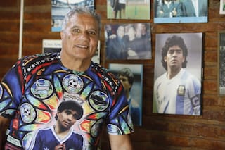 El Negro Enrique siente la “presencia” de Maradona, viaja del 86 al 2022 y revela un Russo desconocido