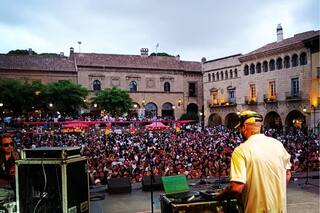 Hijo de una cantante de ópera, el DJ de conurbano llena salas y hasta iglesias en Europa