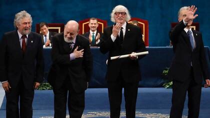 Núñez Cortés, Mundstock, López Puccio y Maronna, los cuatro miembros fundadores de Les Luthiers, premiados ayer en su hogar transatlántico