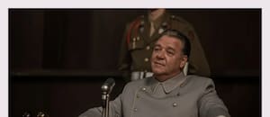 Un sólido duelo actoral en un drama histórico que no arriesga demasiado