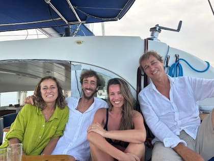 Nuria, Agustín y Marcelo junto a Pampita