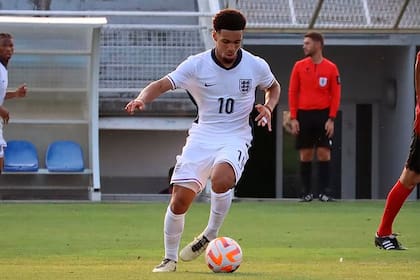 Nwaneri ha formado parte de los seleccionados sub 16, sub 17, sub 18 y sub 19 de Inglaterra, que necesita figuras para reverdecer los viejos laureles del equipo nacional absoluto.