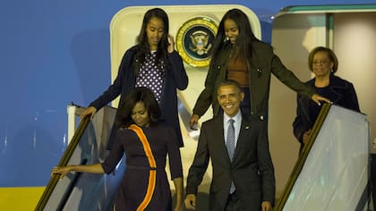 Obama llegó en el avión Air Force One a la 1:10 de la madrugada