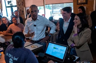 Obama se mete en la carrera y respalda a Hinojosa y Talarico contra Abbott