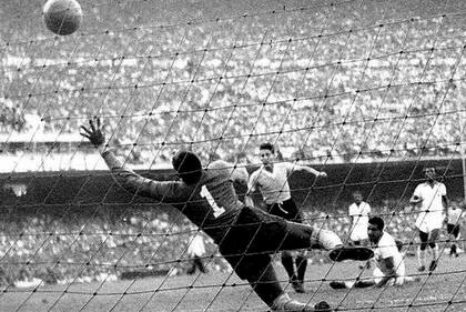 El gol del uruguayo Obdulio Varela en la final del Mundial 1950