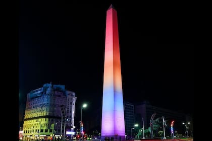 El Obelisco "vestido" con los colores del arcoiris