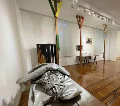 "Obispo muerto" y "Apuntalamientos" se exhiben en galería Del Infinito