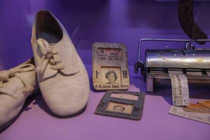 Objetos donados por los vecinos que exhibe el museo Beccar Varela de San Isidro.