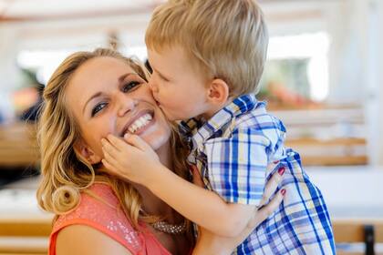 Obligarlos a dar besos es enseñarles que la voluntad de un adulto pesa más que la de ellos