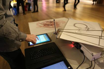 Obra de Alfio Demestre, que crea dibujos con asistencia robótica