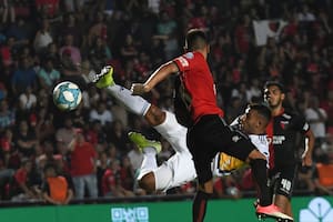 Video: la espectacular tijera de Wanchope Ábila, el golazo que cerró la goleada