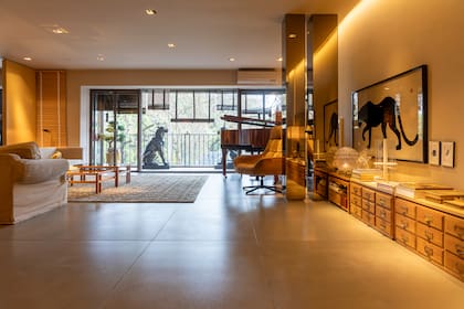 Obra de una pantera negra, del artista italiano Enzo Mari.