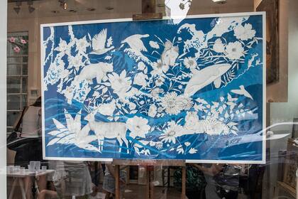 Vista desde la calle Uriarte con una pintura de Camila Vilar