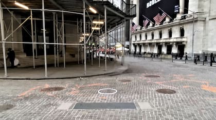 Hoy en Nueva York "apareció" una nueva obra de Garau, que planea instalar trabajos inexistentes semejantes en siete ciudades del mundo
