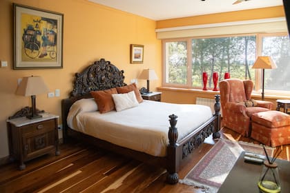 Obras de arte y muebles elegantes decoran las ocho habitaciones