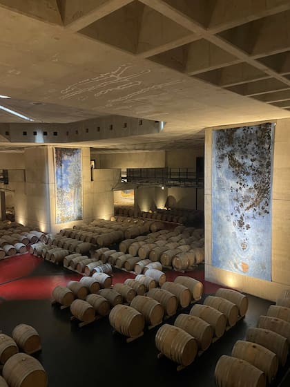 Obras de Carlos Gómez Centurión en la cava de Alfa Crux diseñada por Eliana Bórmida