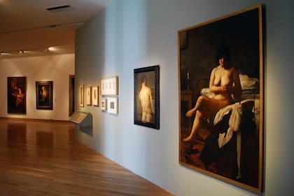 "Torso masculino" y "El despertar de la criada", obras de Eduardo Sívori exhibidas en el Bellas Artes