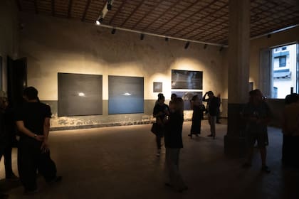 Obras de Jacques Bedel exhibidas por Al Sur en Barrakesh, en un antiguo convento