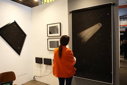 Obras de Javier Soria Vazquez, en el stand que comparte con Lihuel González