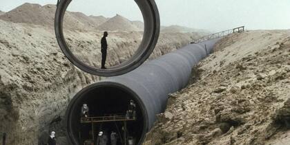 Obras del "gran río artificial", que trasladan el agua del acuífero Nubia a todo el país