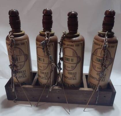 Obras (in) completas (1969-1970), obra de Edgardo Antonio Vigo comprada por la Asociación Amigos del Museo Nacional de Bellas Artes que pasará a formar parte del acervo del Museo Nacional de Bellas Artes