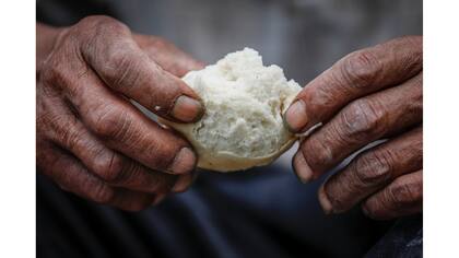 Un obrero tomando un descanso en el trabajo