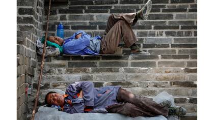 Obreros descansando después del trabajo