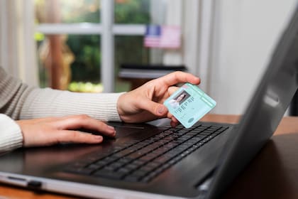 Obtener la green card por medio de un familiar en EE.UU. no es tan rápido para los mexicanos